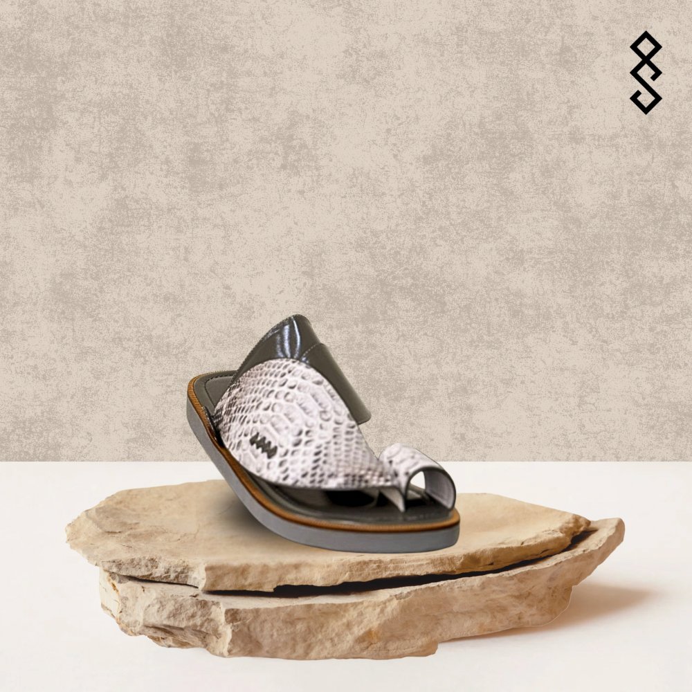 حذاء شرقي زيتي