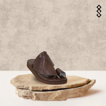 حذاء شرقي بني